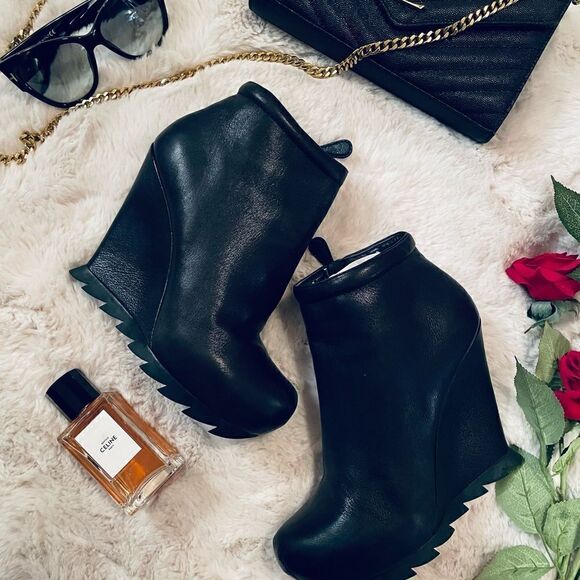 ♥️ THE SAW SOLE WEDGE ANKLE BOOTIE
CUTTING EDGE SHARPEST STYLE CAMILLA SKOVGAARD - Picture 11 of 17